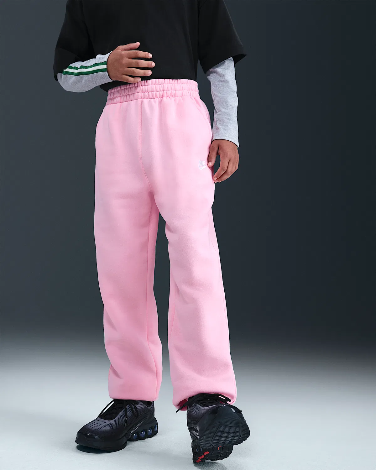 Детские свободные штаны Nike Sportswear Club Fleece, Medium Soft Pink/Medium Soft Pink/White — фото 2