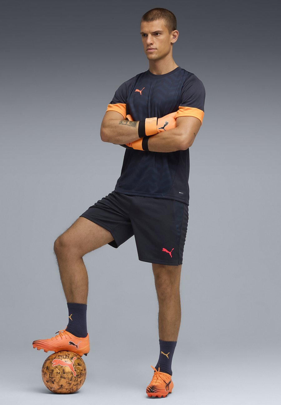 

Спортивные шорты Puma INDIVIDUALCUP TRAINING, New Navy-Glowing Red-Heat Fire/Blue