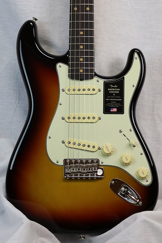 

Электрогитара Fender American Vintage II '61 Stratocaster 2023 - 3-Color Sunburst - w/FHSCase