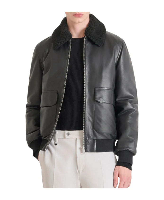 

Кожаная куртка стандартного кроя с воротником-стойкой. Antony Morato, черный