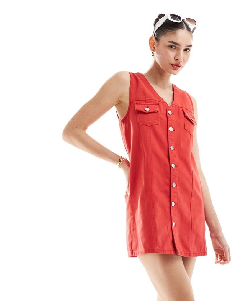 

Красное джинсовое платье мини с жилетом на пуговицах ASOS DESIGN