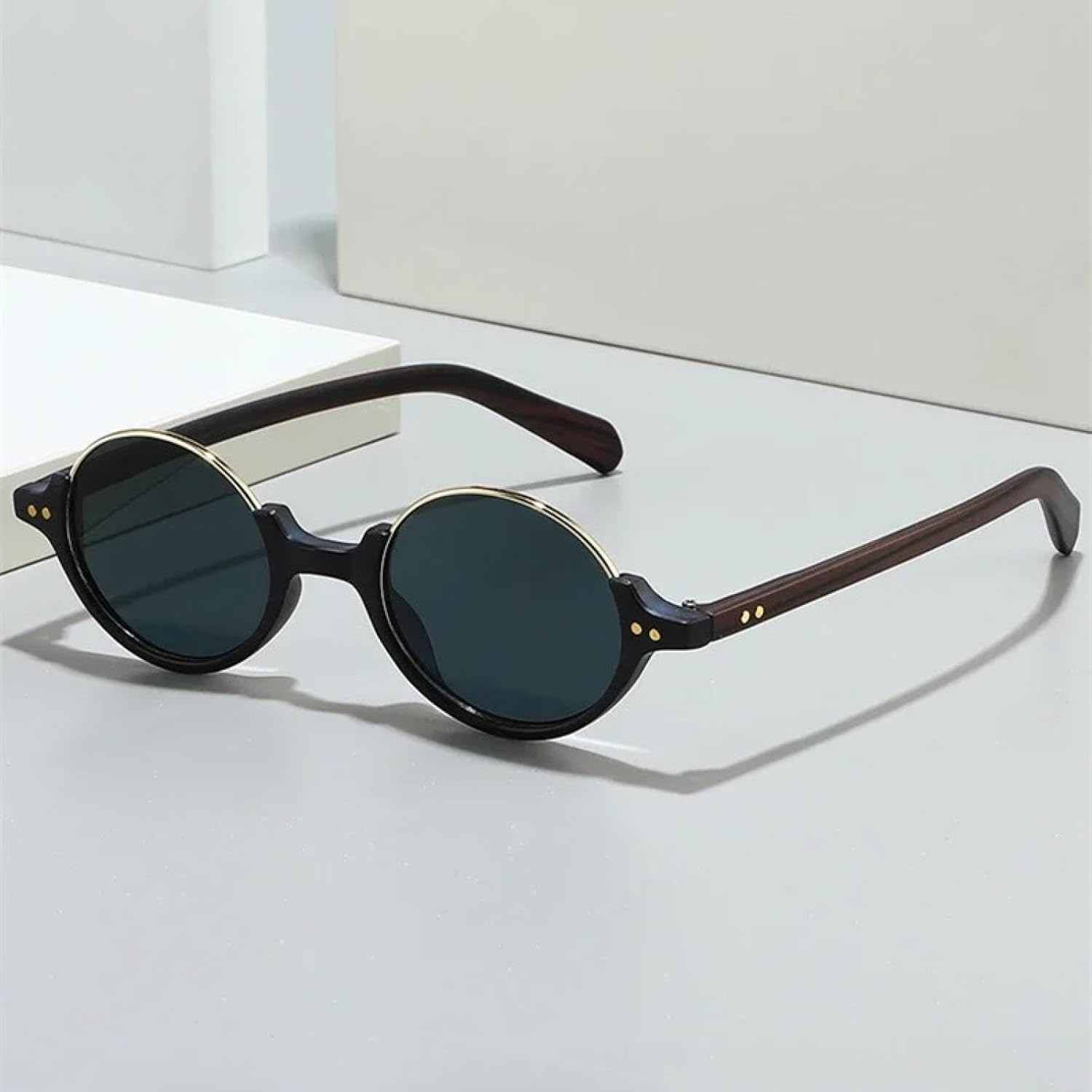 

Винтажные круглые солнцезащитные очки без оправы для женщин, модные градиентные очки с защитой от УФ-излучения для мужчин, трендовые очки с заклепками в стиле панк TVTBBVV, Beige Tea