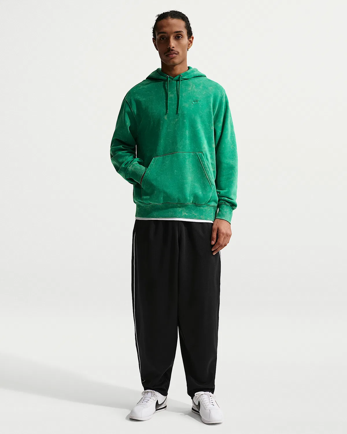 Мужская флисовая худи Nike Sportswear Club с эффектом состаривания, Malachite/Malachite — фото 4