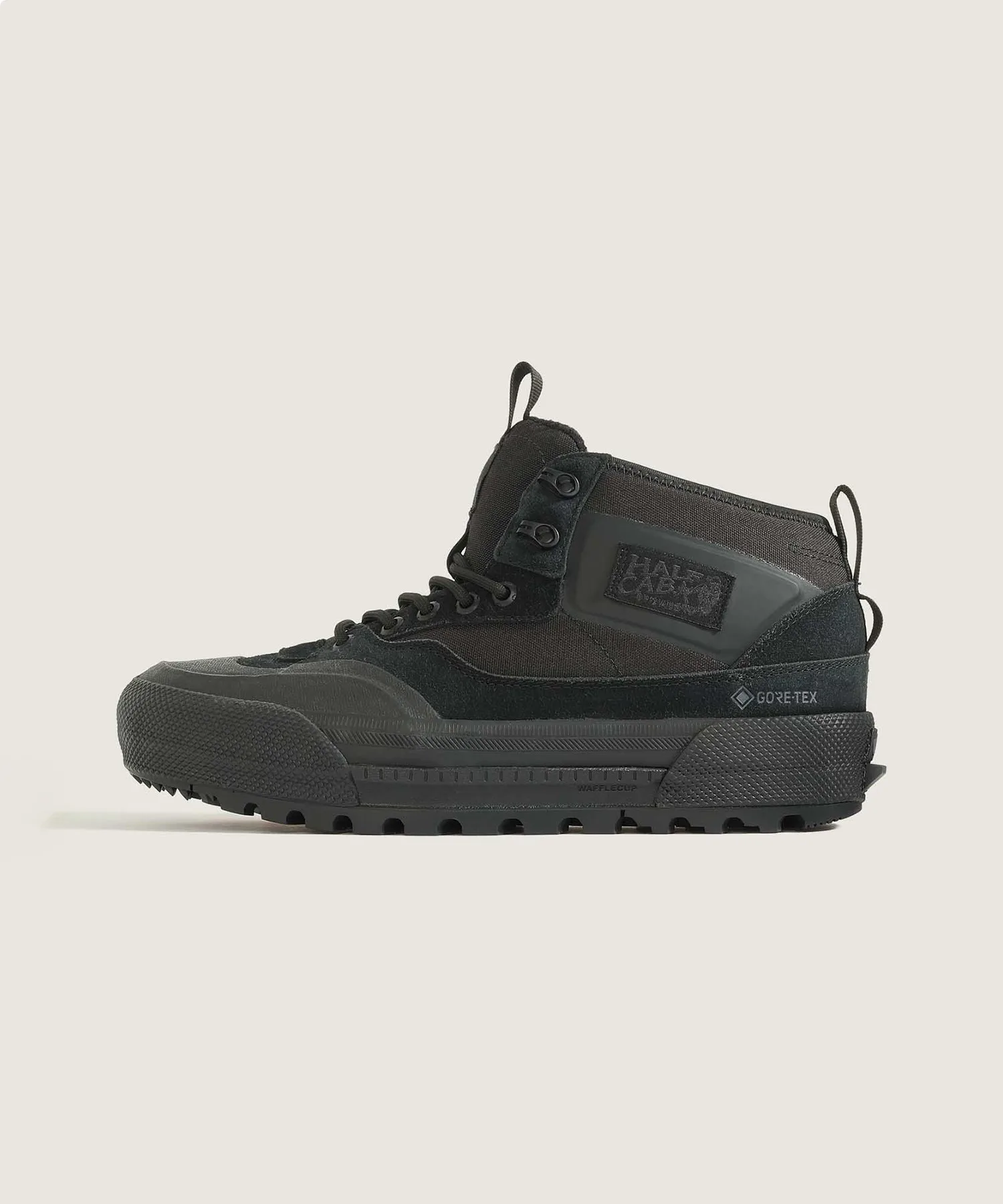 Кроссовки с технологией GORE-TEX и утеплением MTE Half Cab VANS чёрные