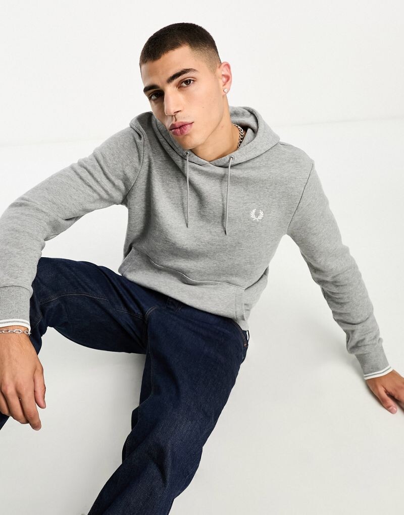 

Серо-стальной худи с капюшоном Fred Perry