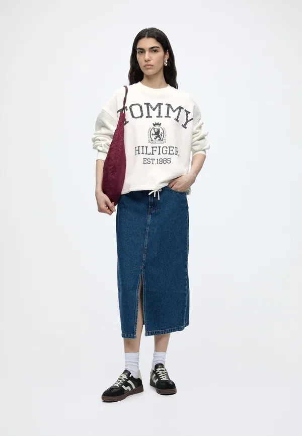 Свитшот Tommy Hilfiger Varsity Crest, цвет экрю — фото 2