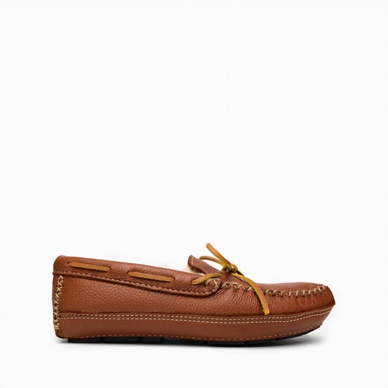 

Мужские мокасины из овчины Moose цвета Carmel Minnetonka