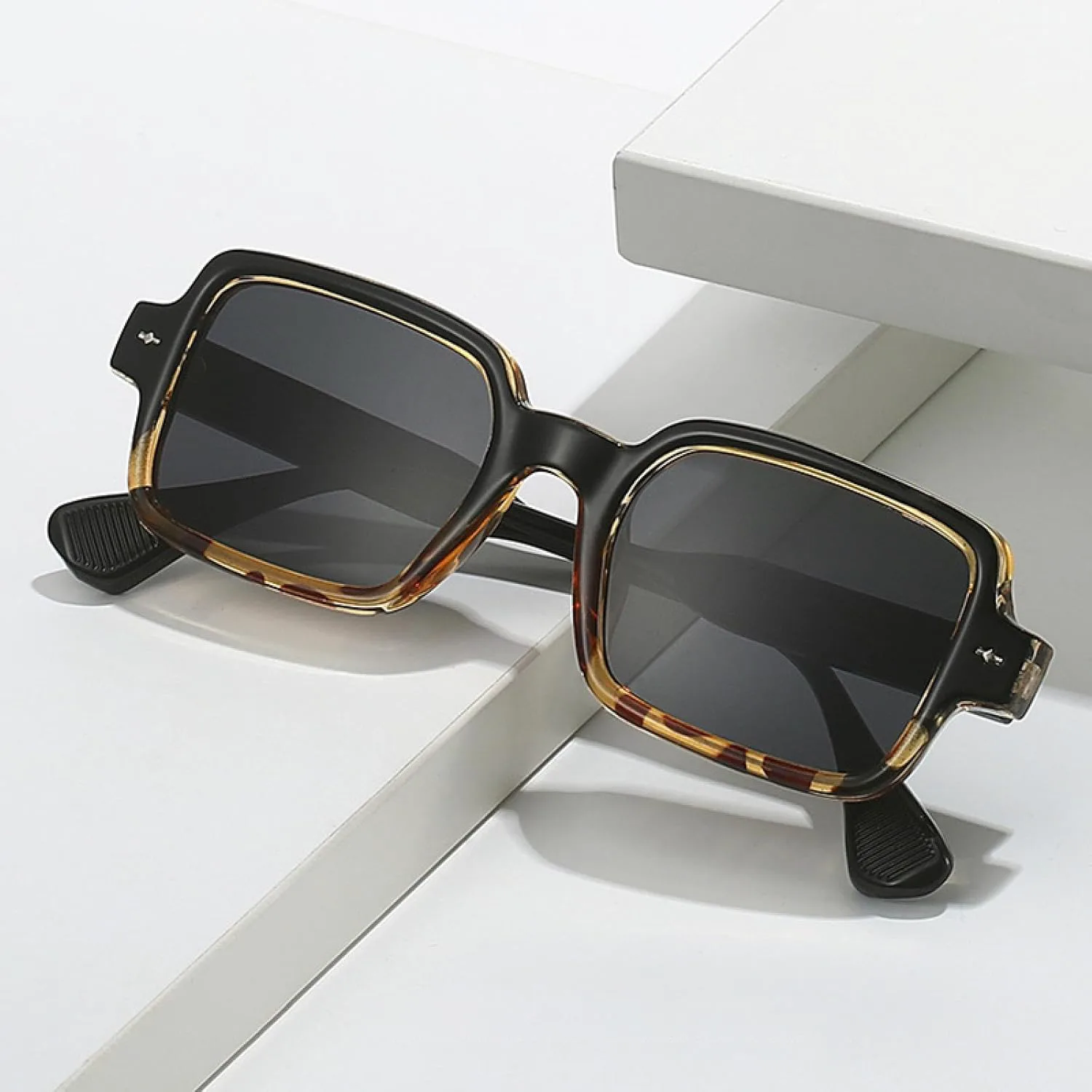 

Модные солнцезащитные очки для женщин в винтажном стиле с заклепками, защита от УФ-излучения UV400 для мужчин, прозрачная оправа HHZZYVY, Matte Green Green