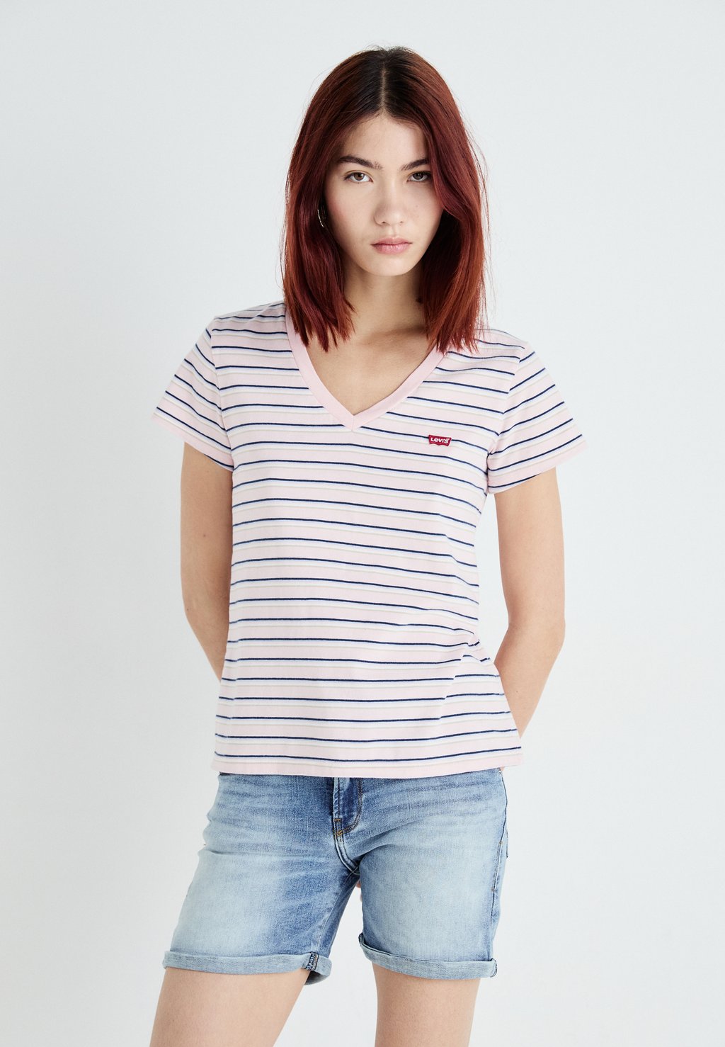 

Футболка с принтом PERFECT VNECK Levi's, слоновая кость