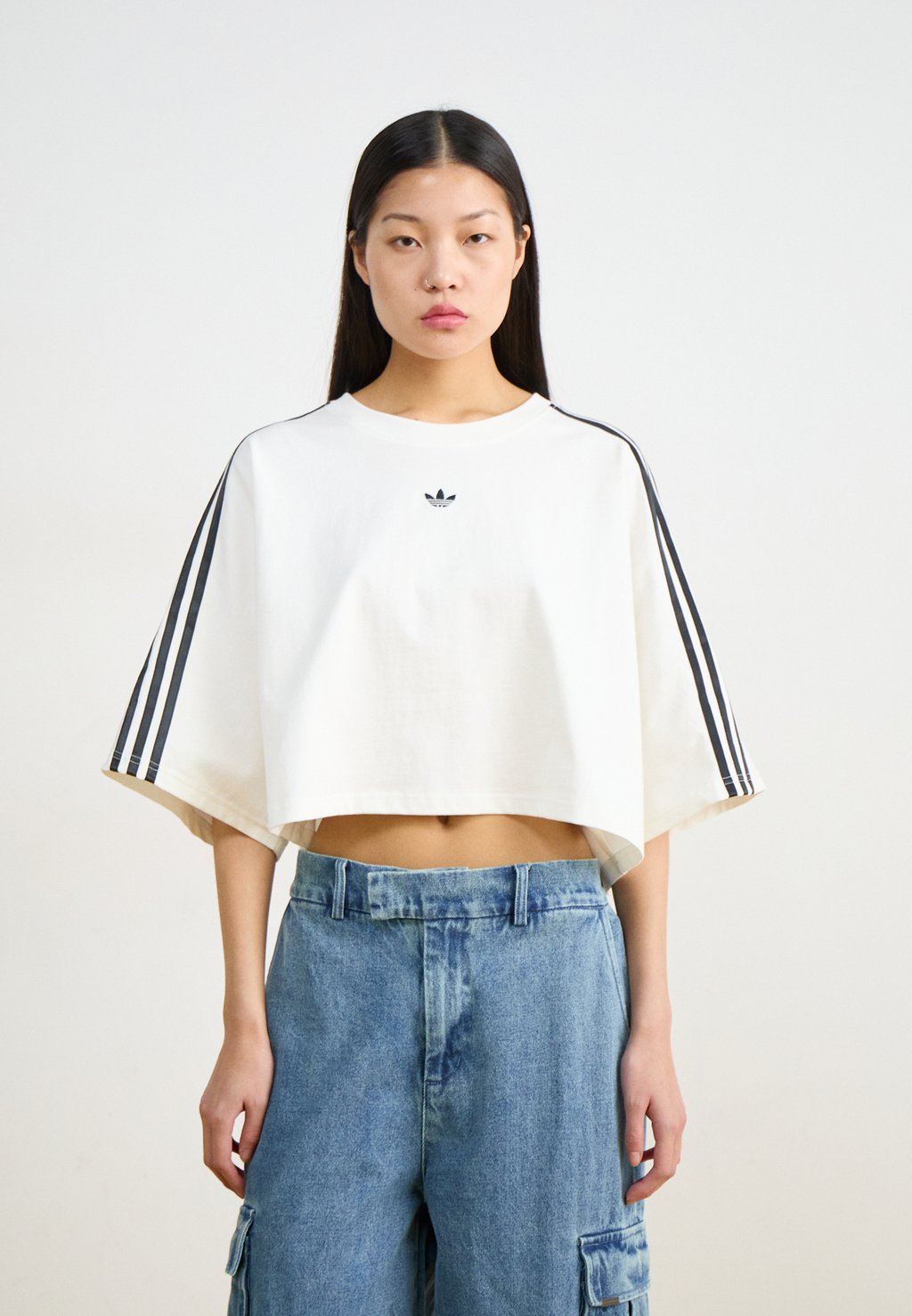 

Футболка с принтом BOXY TEE adidas Originals, белый