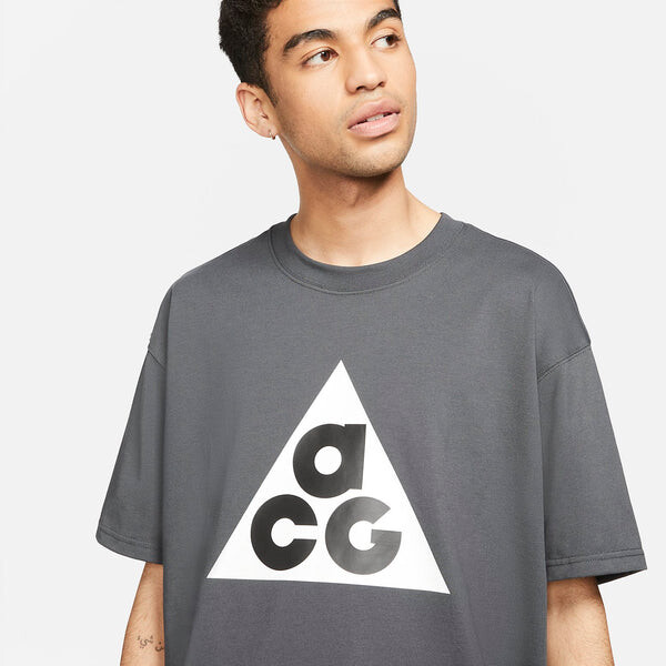 Футболка Nike ACG Short-Sleeve T-Shirt 'Dark Smoke Grey', серый — фото 2