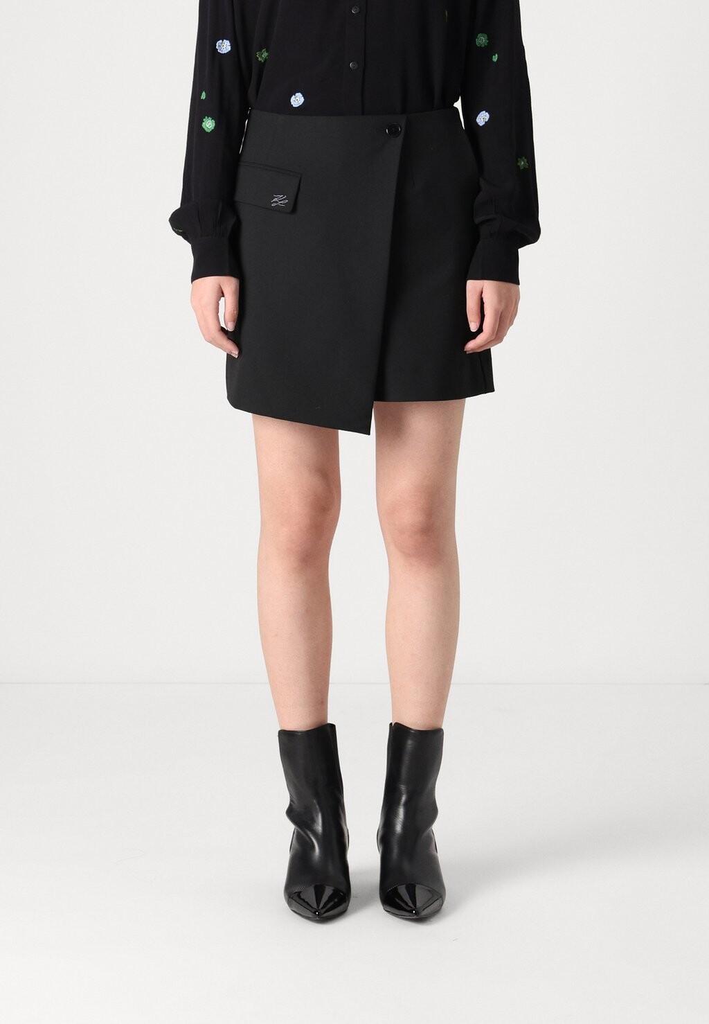 

Шорты SKORT KARL LAGERFELD, черный