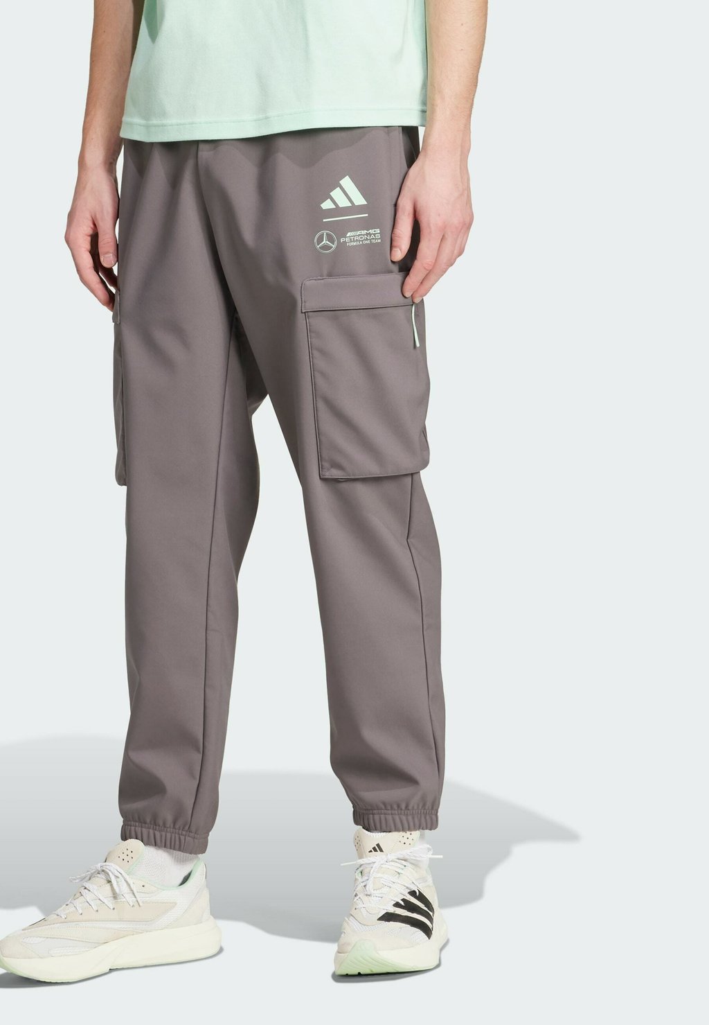 

Спортивные штаны MERCEDES - AMG PETRONAS FORMULA ONE TEAM PREMIUM WOVEN PANTS MEN Adidas Originals, серый
