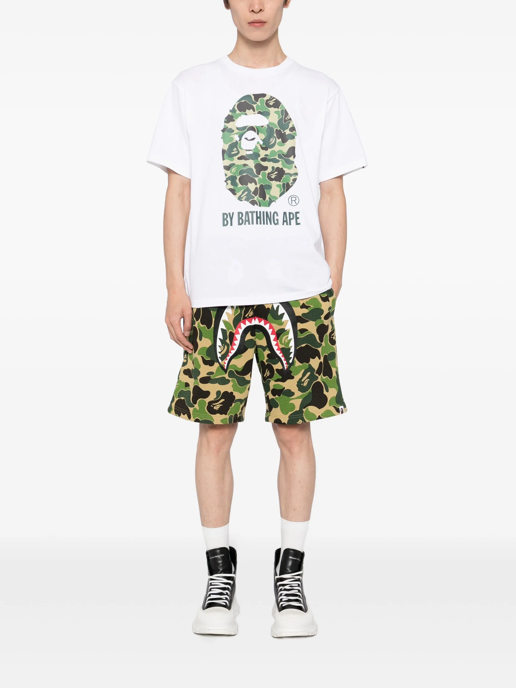 

Футболка с графичным принтом A Bathing Ape, белый