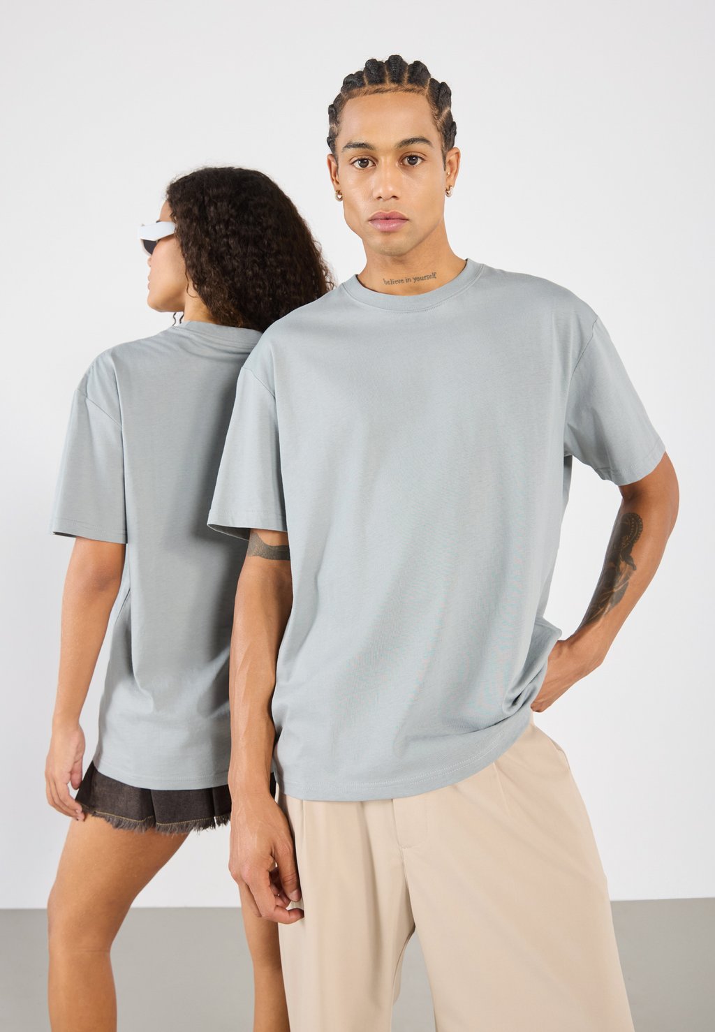 

Базовая футболка UNISEX YOURTURN by Zalando, светло-серый