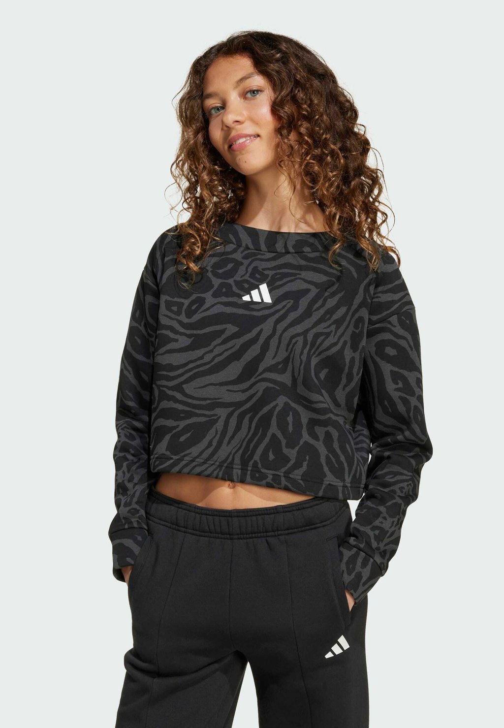 

Толстовка FUTURE ICONS CROPPED Adidas Sportswear, черный