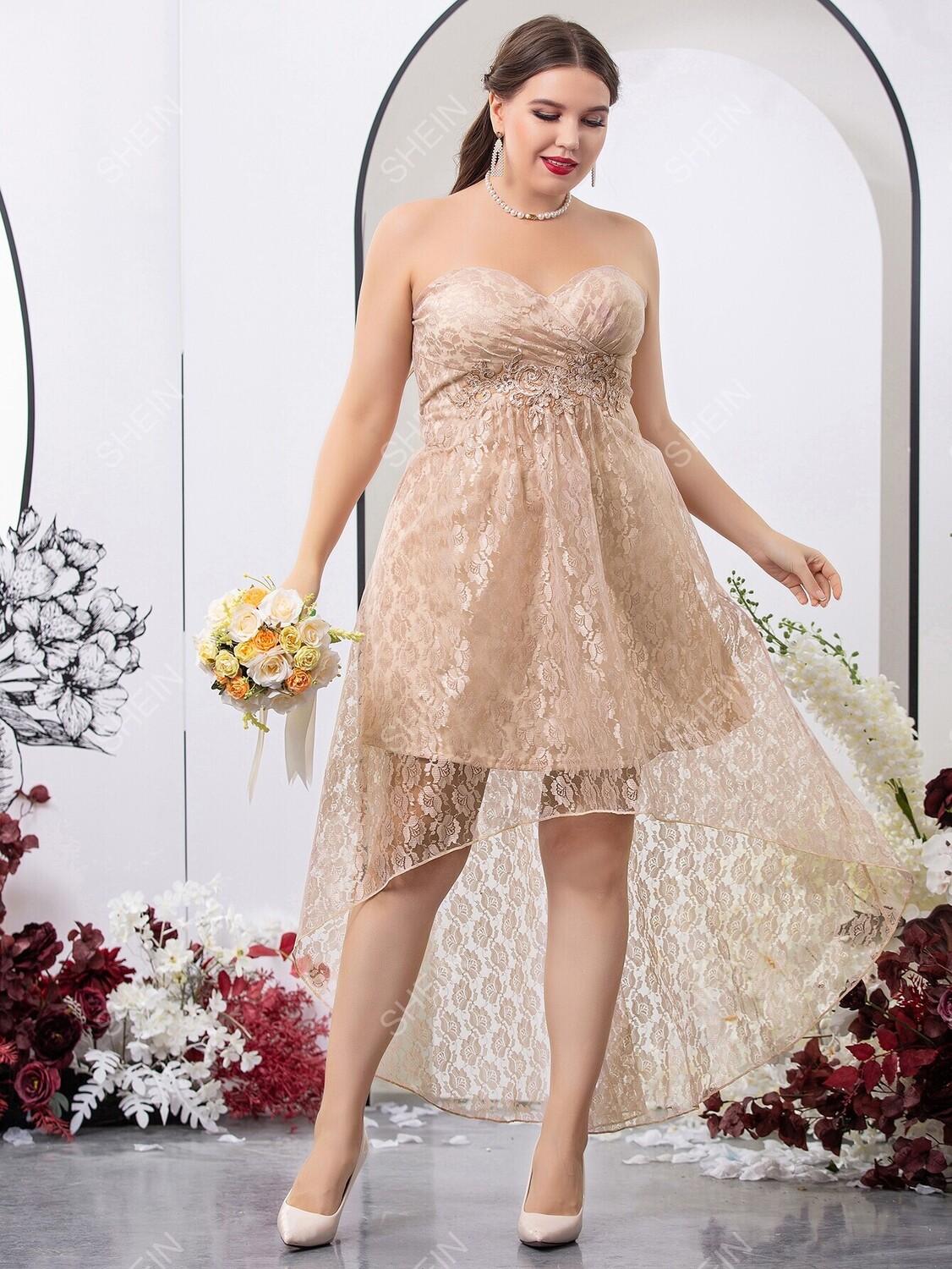 

Платье без бретелек Belle Plus, цветочная вышивка, наклейки, короткая передняя часть, Длинная задняя часть, кружево Shein, абрикосовый