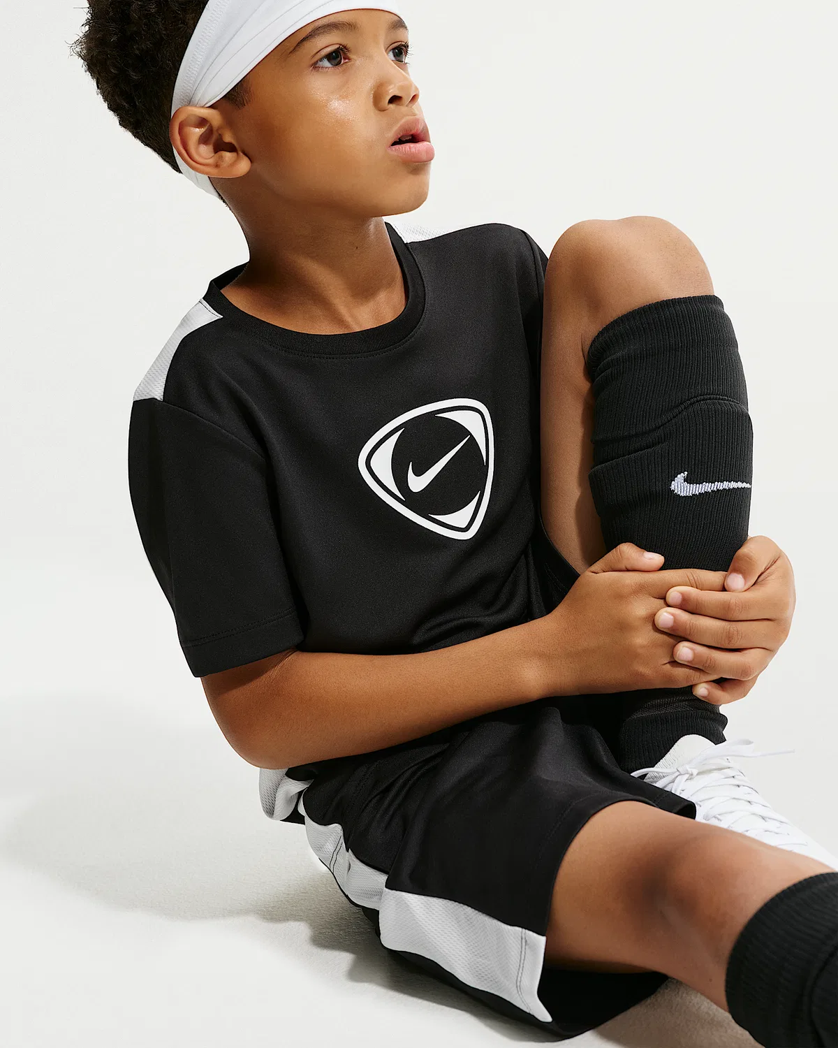 Детская футболка Nike Academy+ Dri-FIT с коротким рукавом, Black/White/White — фото 3
