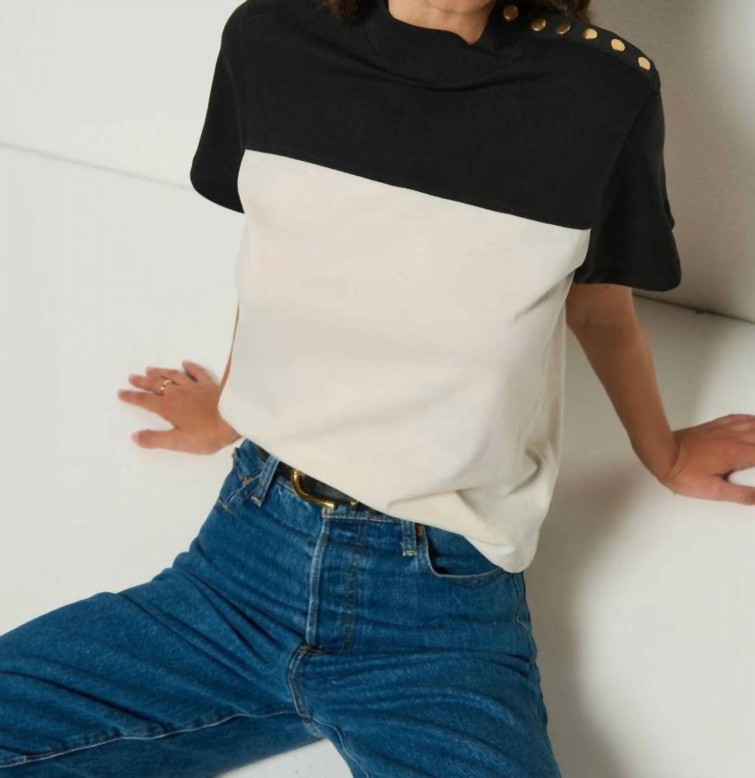 

Футболка Yvette с воротником-стойкой в ​​цвете «угольно-черный блок» Nation Ltd, Jet Black Color Block