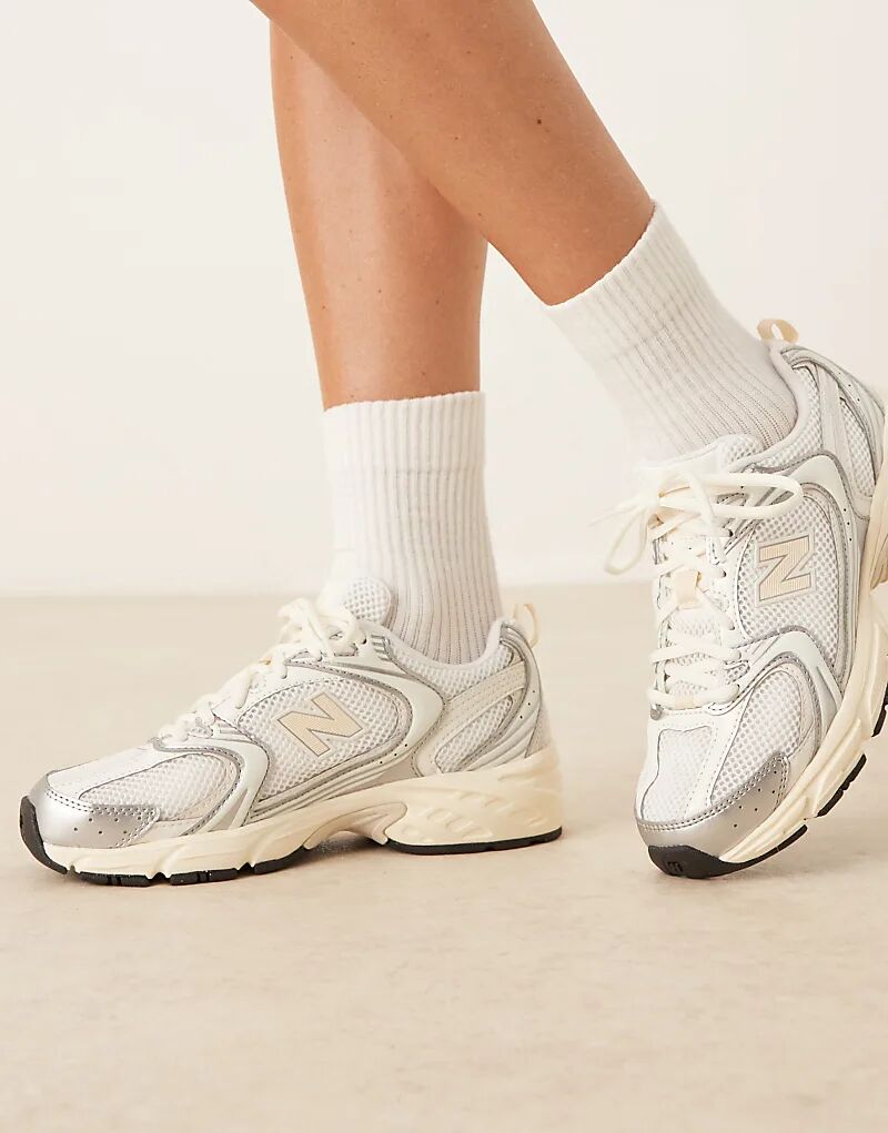 Кроссовки унисекс New Balance 530 цвета серебристый металлик