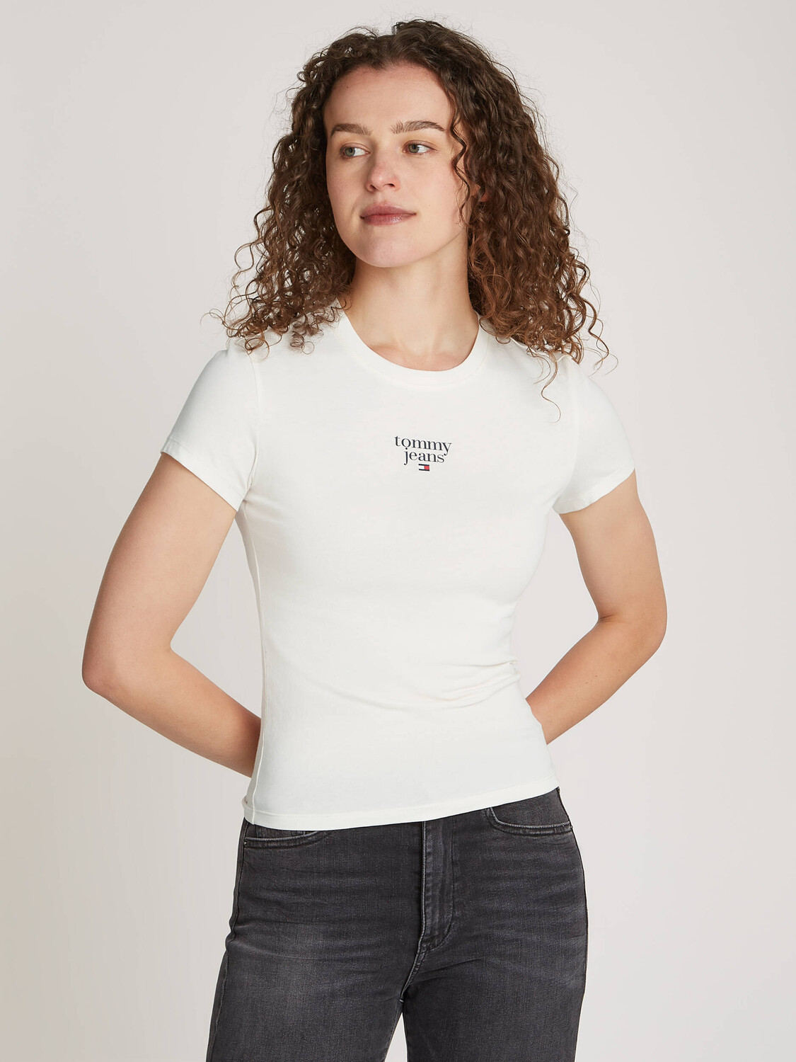 

Футболка Tommy Jeans Slim Fit, белый