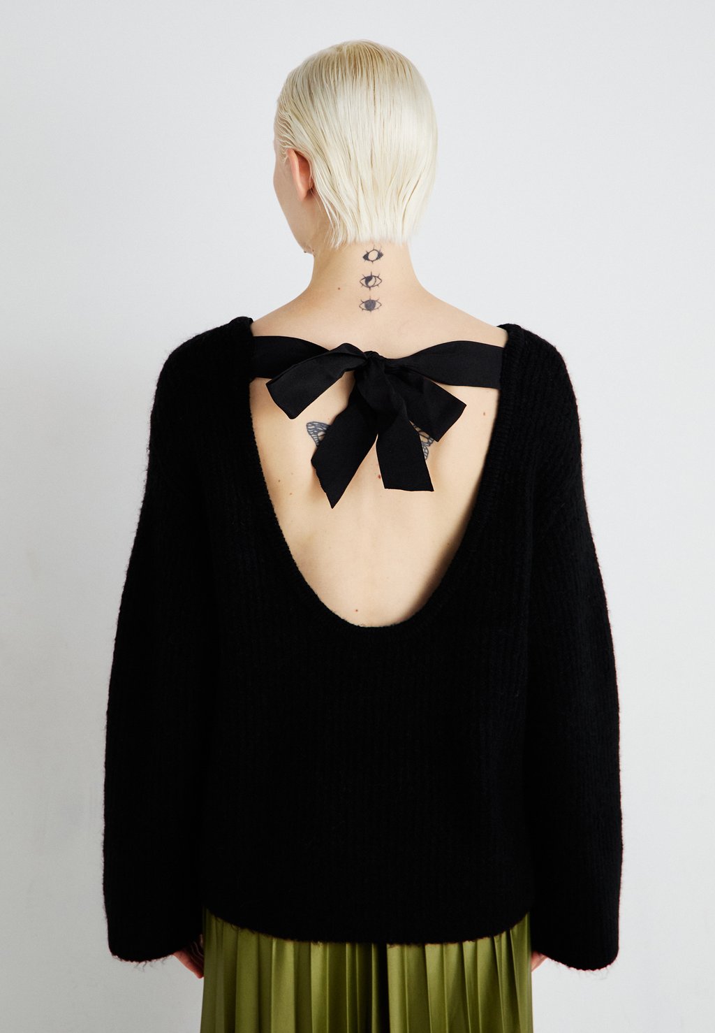 

Свитер BOW Gina Tricot, черный
