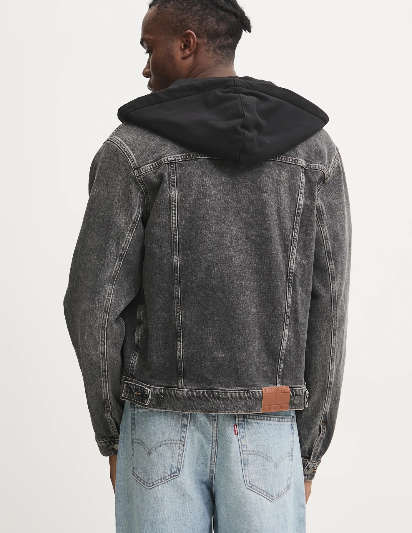 

Джинсовая куртка Tommy Jeans, серый