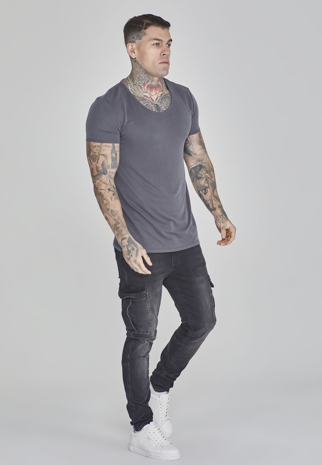

Футболка базовая Muscle Fit SIKSILK, серая