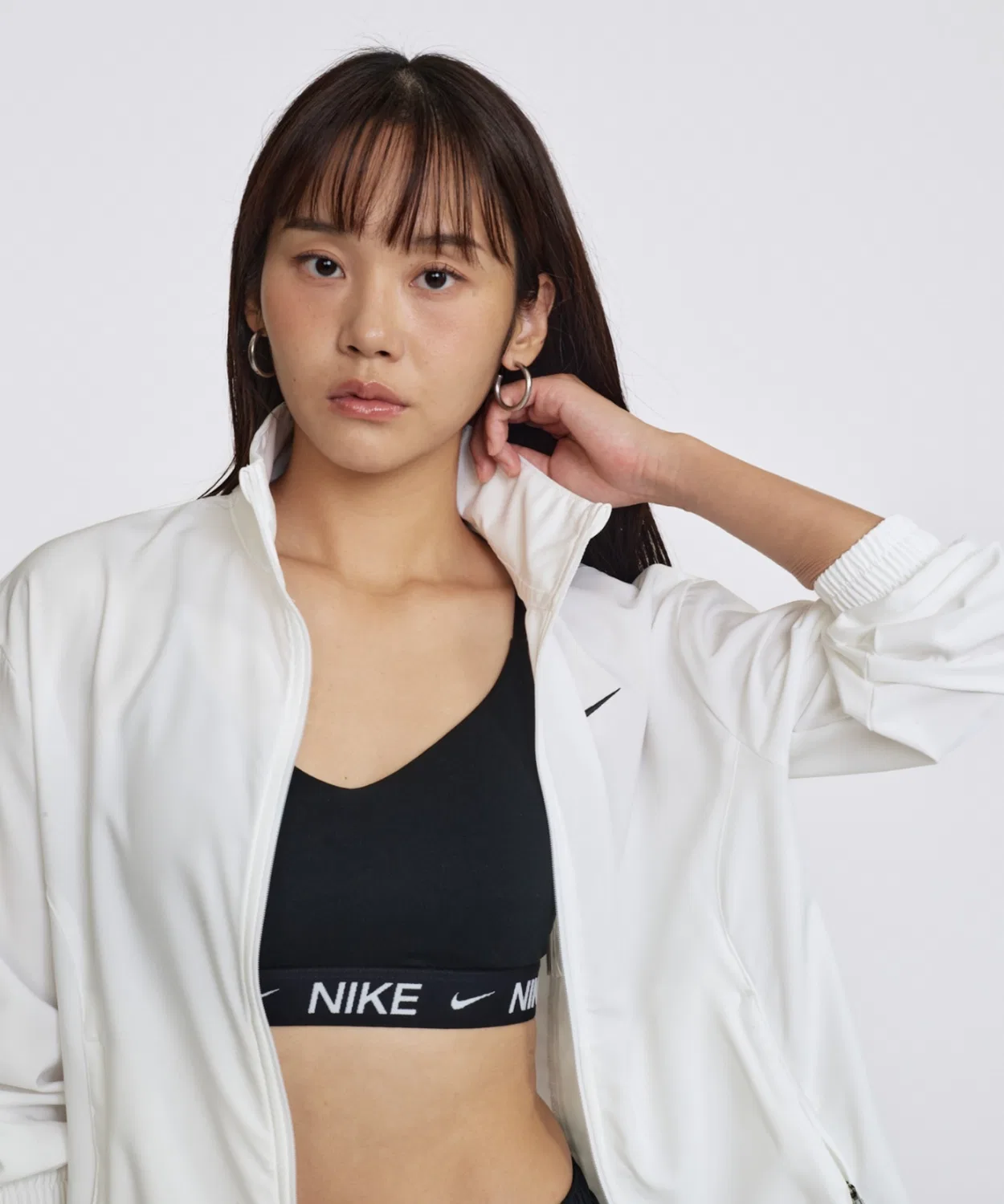 Спортивный бюстгальтер Nike Indy Light Support с регулируемыми бретелями, чёрный