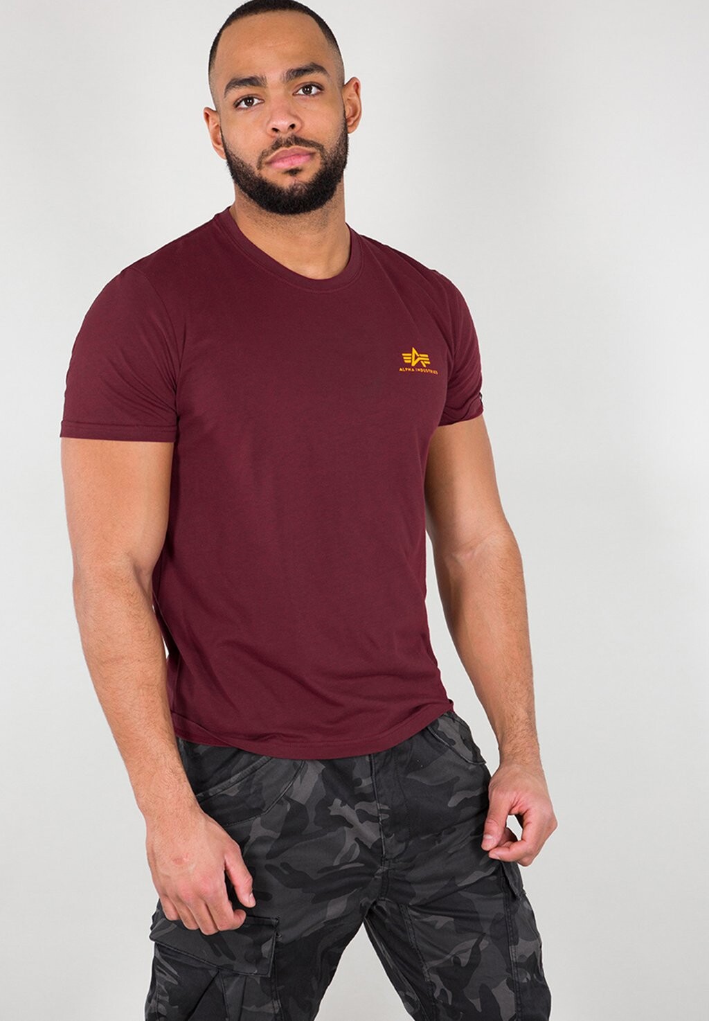 

Футболка базовая SMALL LOGO Alpha Industries, цвет burgundy