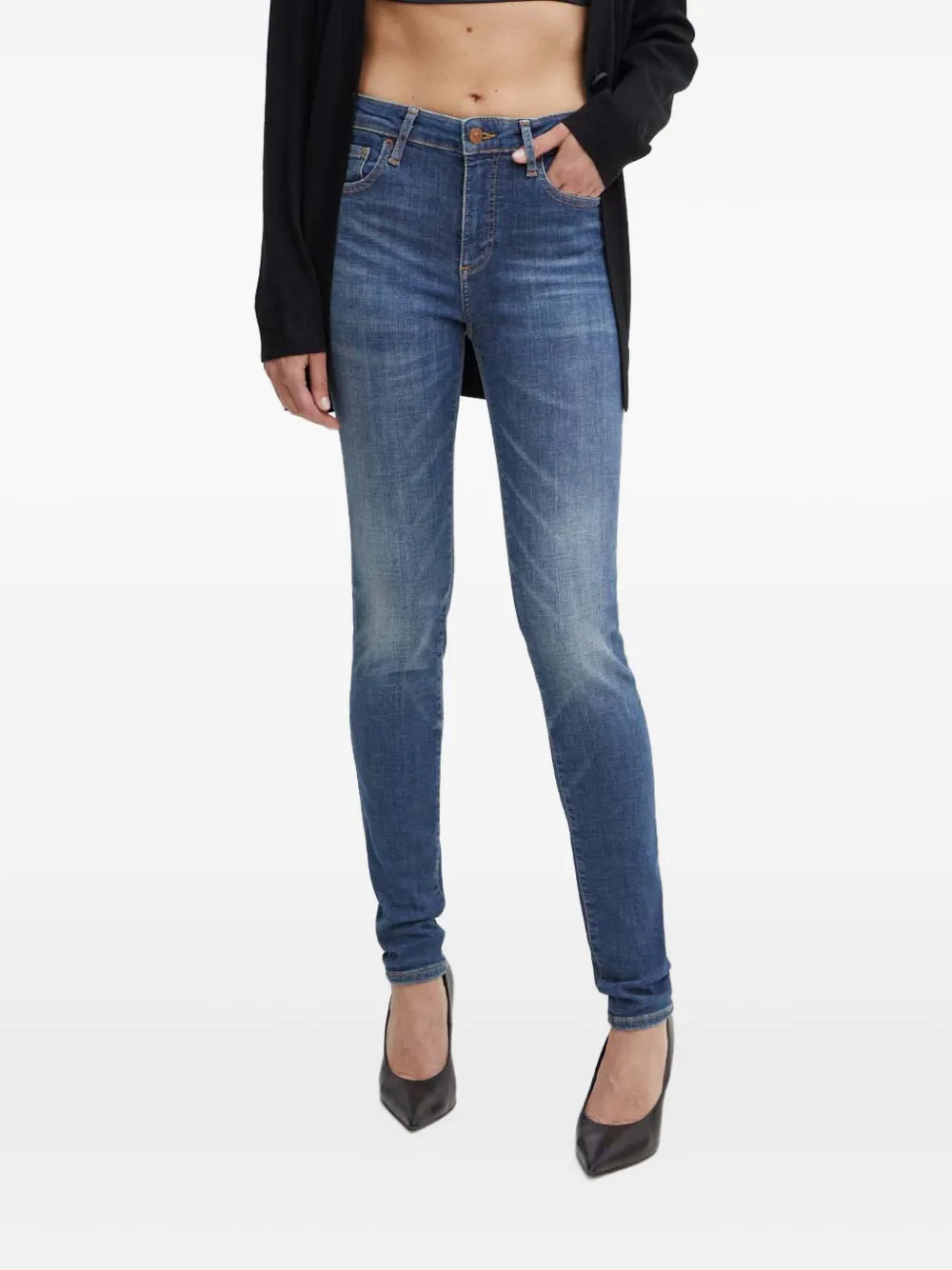 

Зауженные джинсы с табличкой-логотипом Armani Exchange, синий
