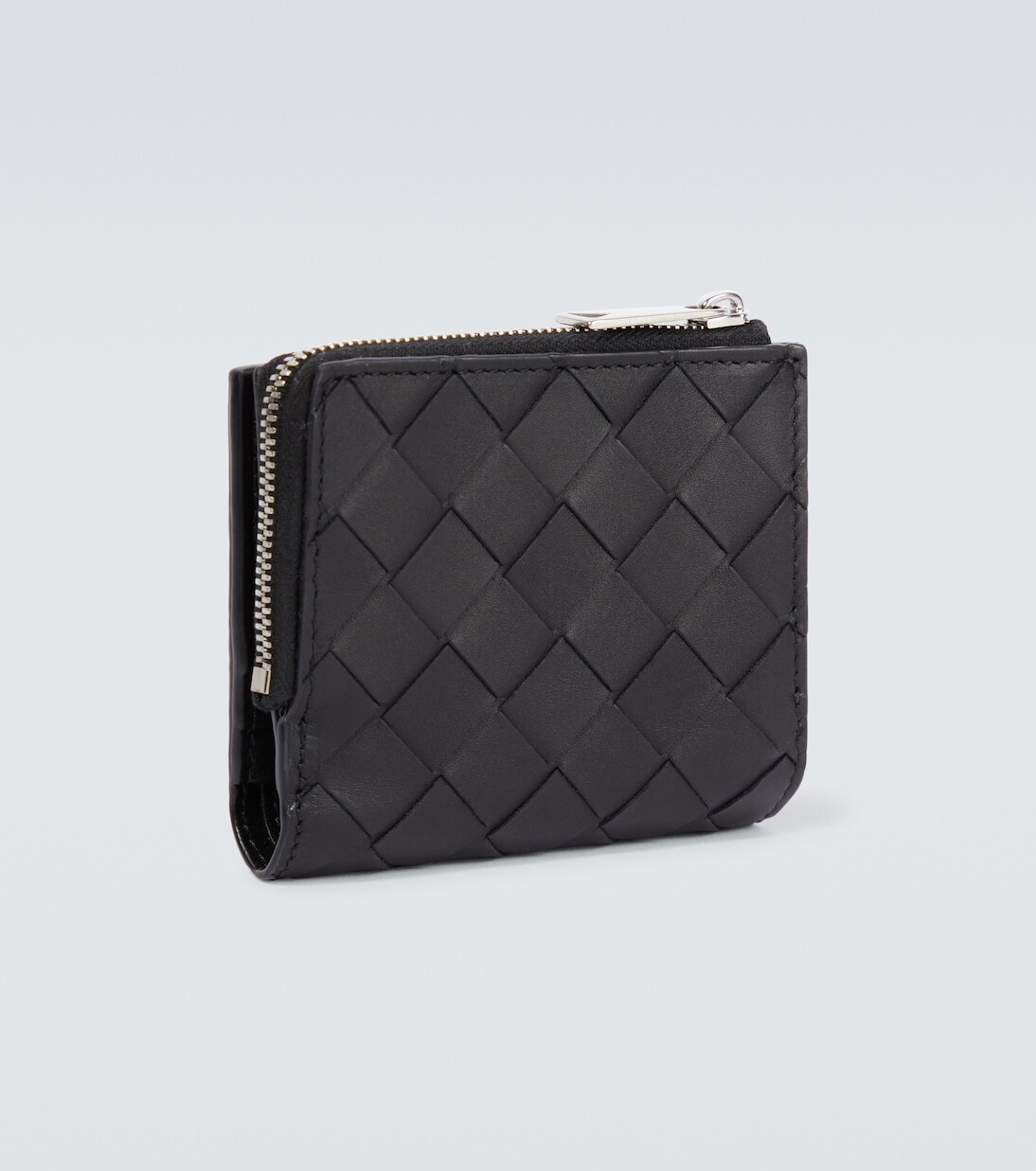 Кошелек двойного сложения из кожи intrecciato Bottega Veneta, черный — фото 3