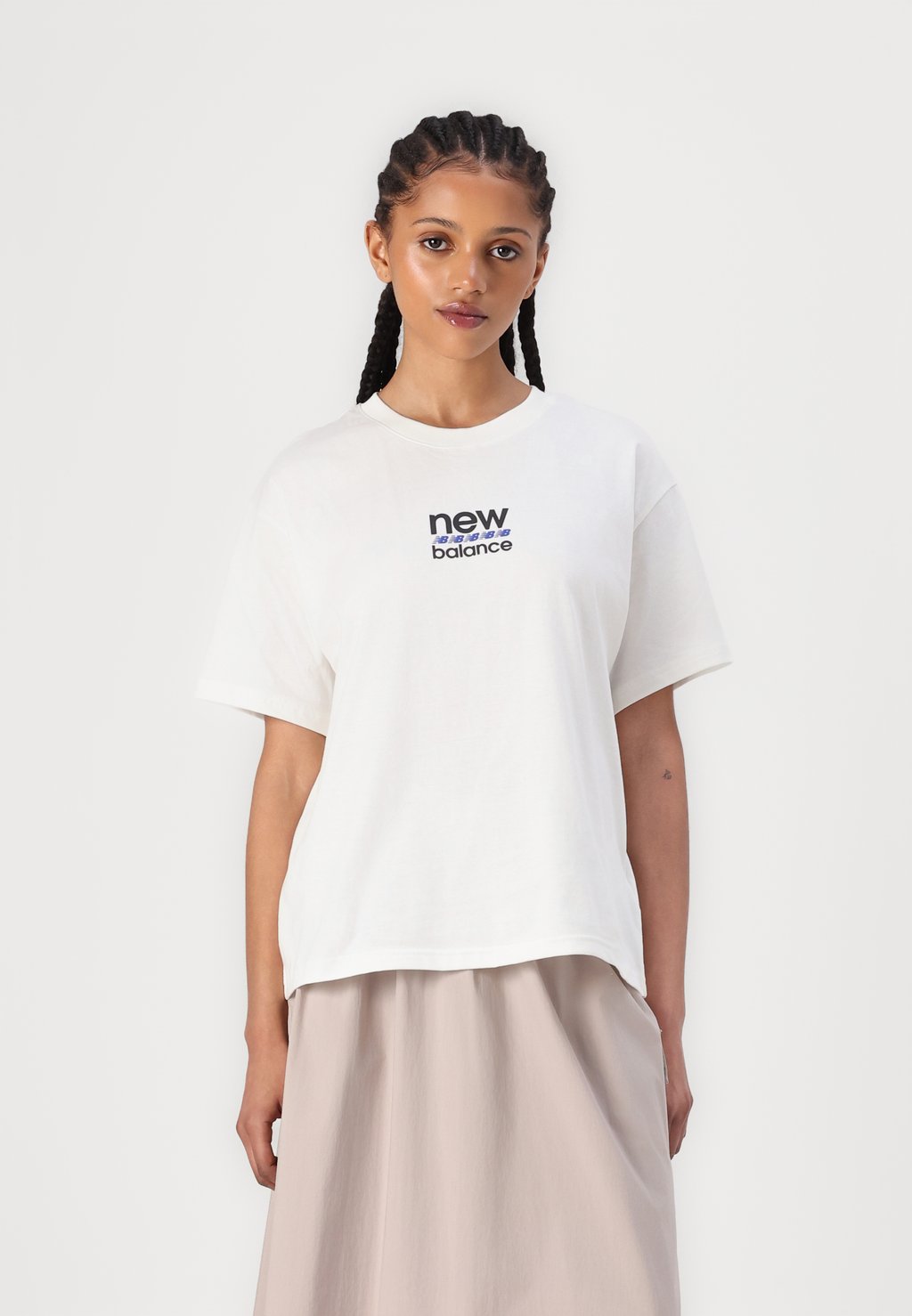 

Футболка с принтом SPORT RELAXED GRAPHIC New Balance, слоновая кость