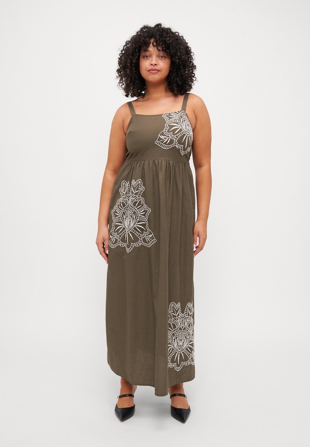 

Длинное платье VMCCINDY ANKLE DRESS Vero Moda Curve, цвет Kalamata/Oatmeal