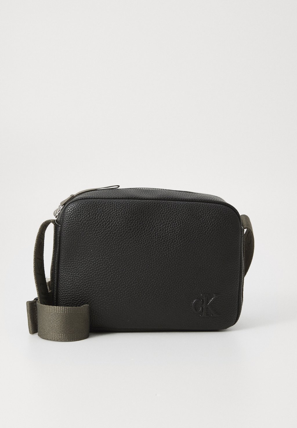 

Сумка через плечо YOUNG INTERESTING CAMERA BAG - Across body bag Calvin Klein Jeans, черный