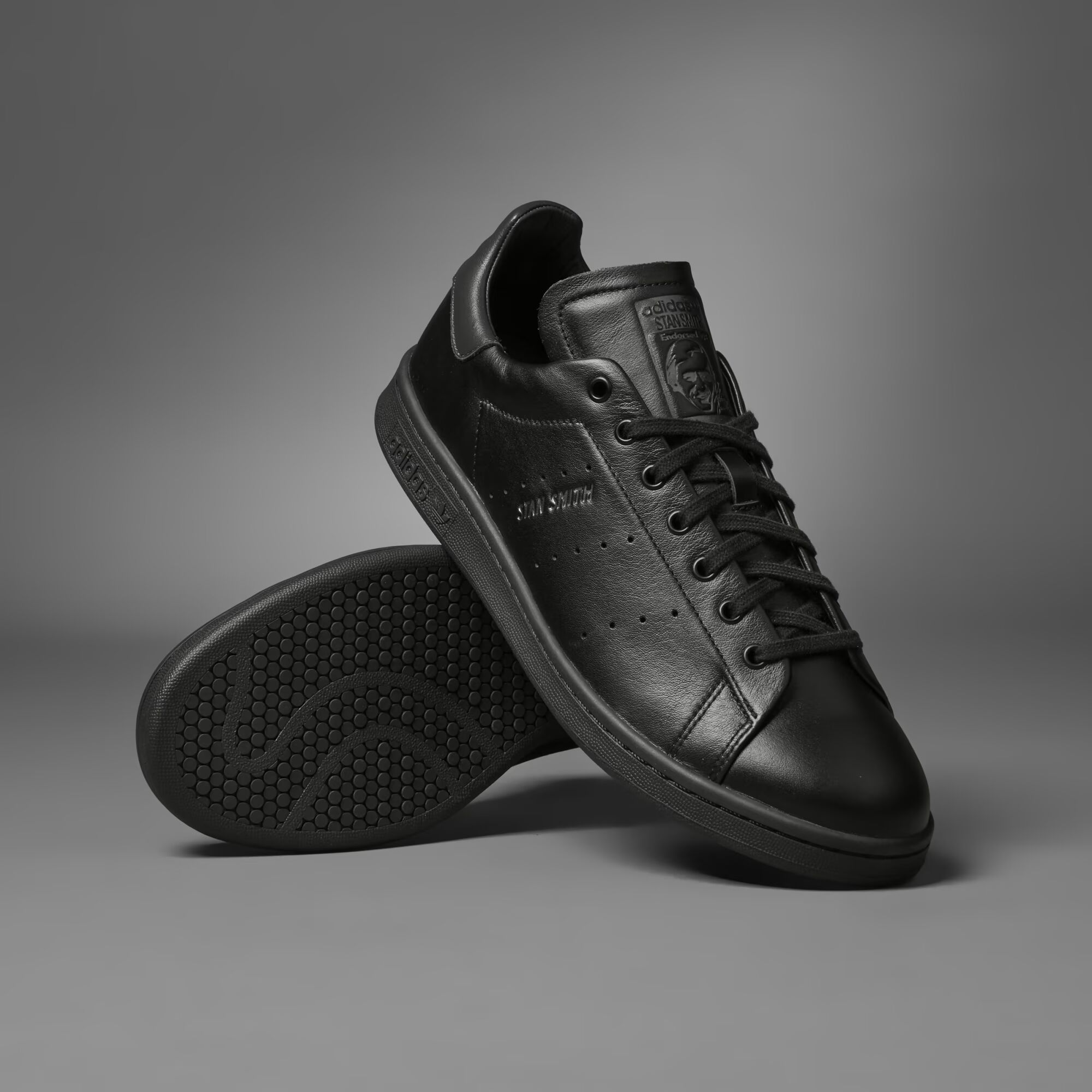 

Кроссовки Stan Smith Lux Adidas, цвет Core Black/Core Black/Carbon