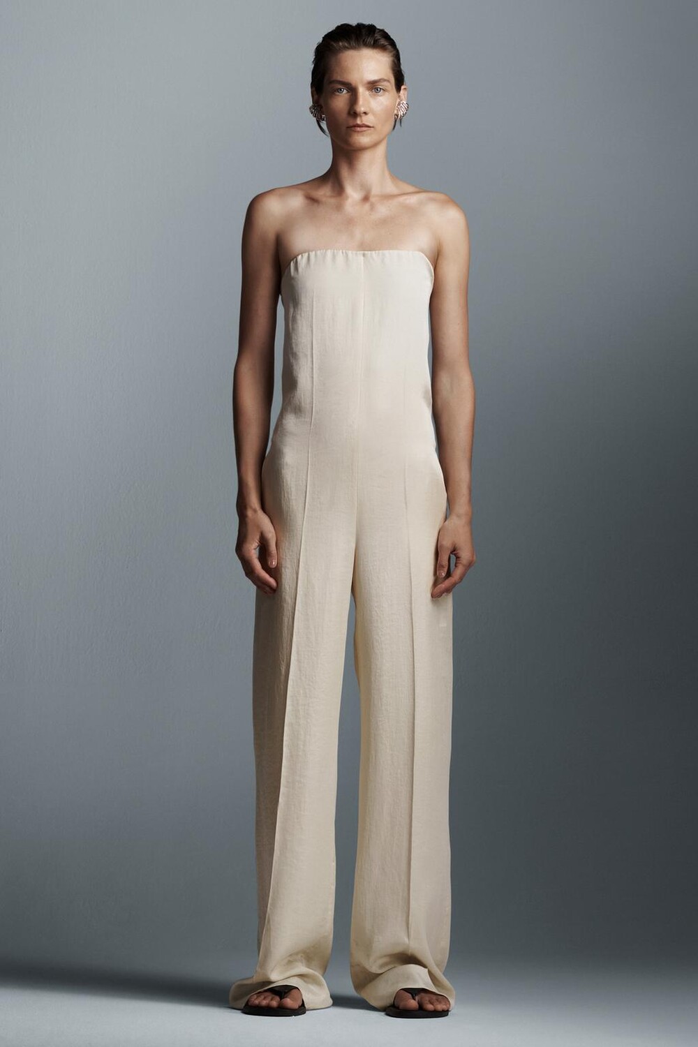 

Атласный комбинезон без бретелек ZARA, экрю
