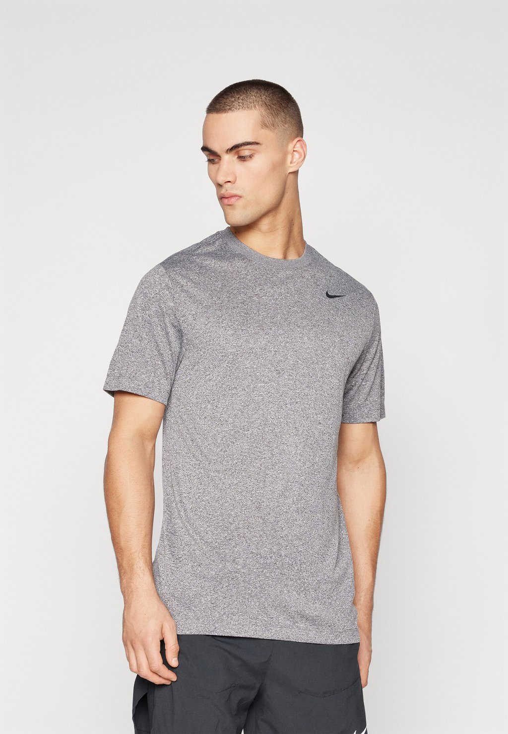 

Спортивная футболка TEE RESET Nike Performance, серый