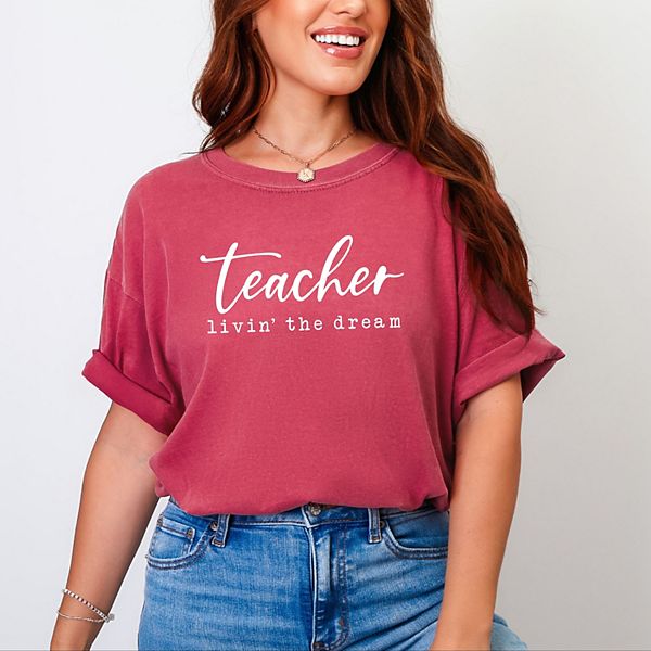 

Футболка Teacher livin' the dream garment dyed Simply Sage Market, Crimson, Зеленый, Футболка Teacher livin' the dream garment dyed Simply Sage Market, Crimson