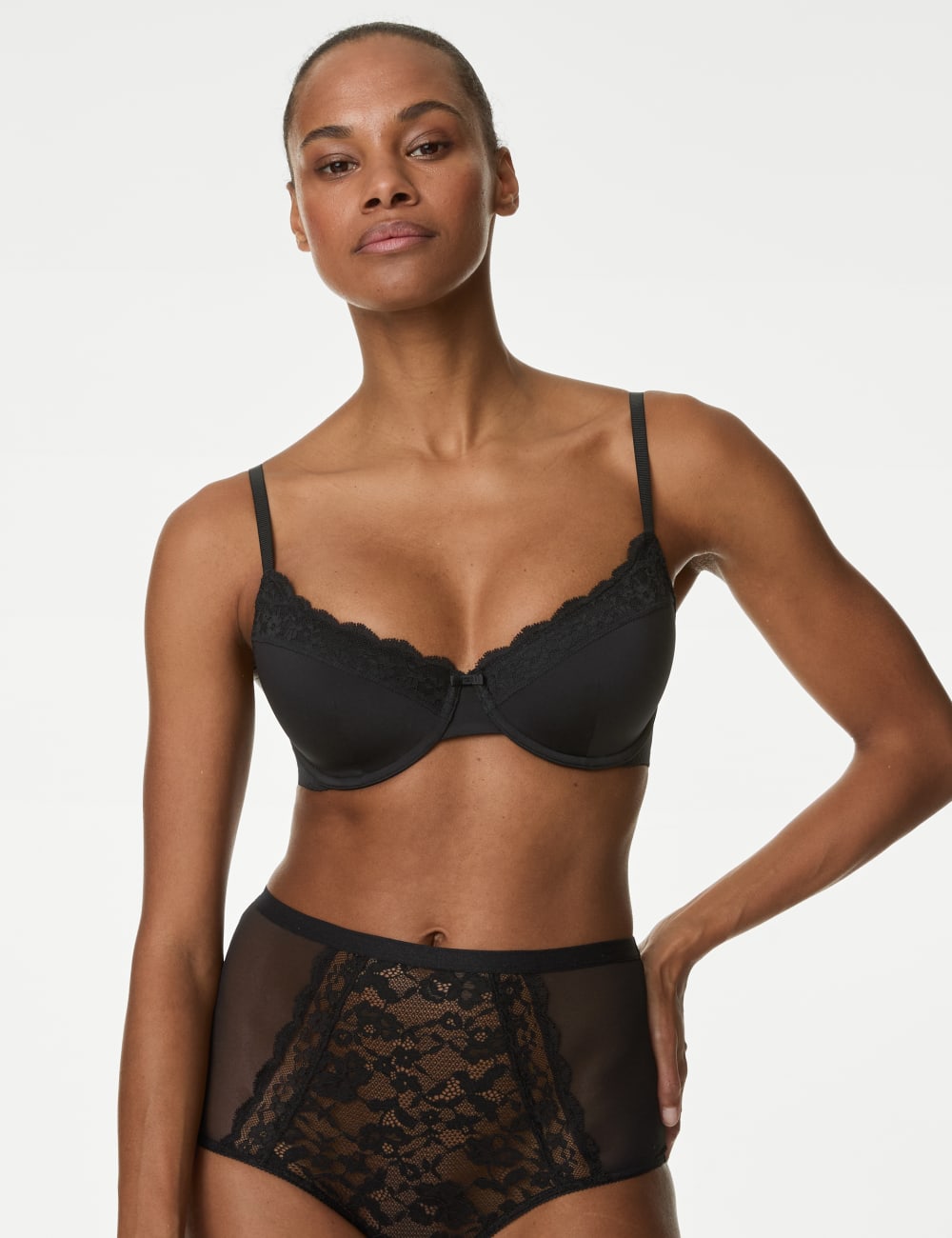 

Бюстгальтер с чашечками Demi Cup на косточках с кружевной отделкой AE Marks & Spencer, черный