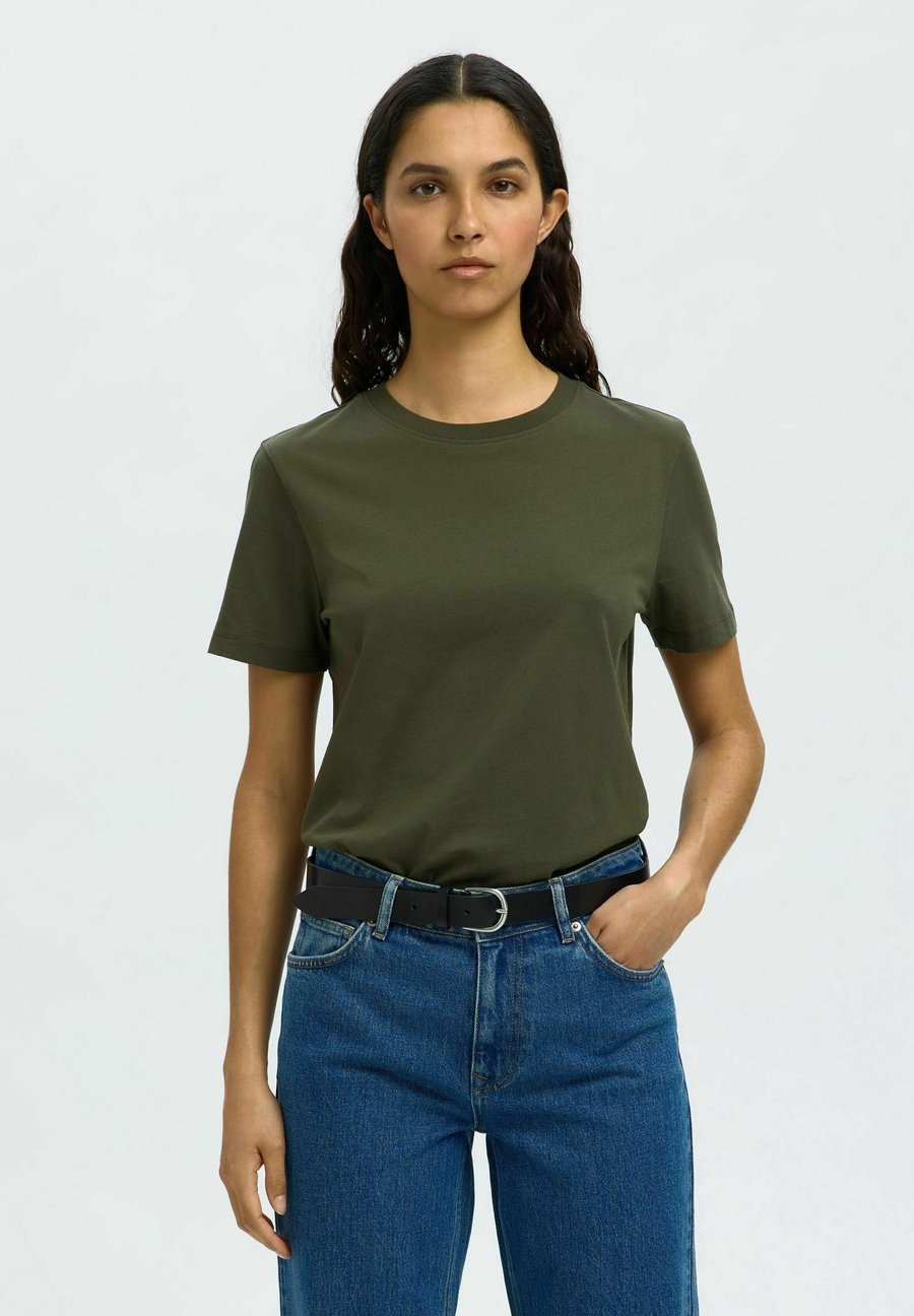 

Футболка Selected Femme SLFMYESSENTIAL O NECK, Deep Depths/Green, Зеленый, Футболка Selected Femme SLFMYESSENTIAL O NECK, Deep Depths/Green