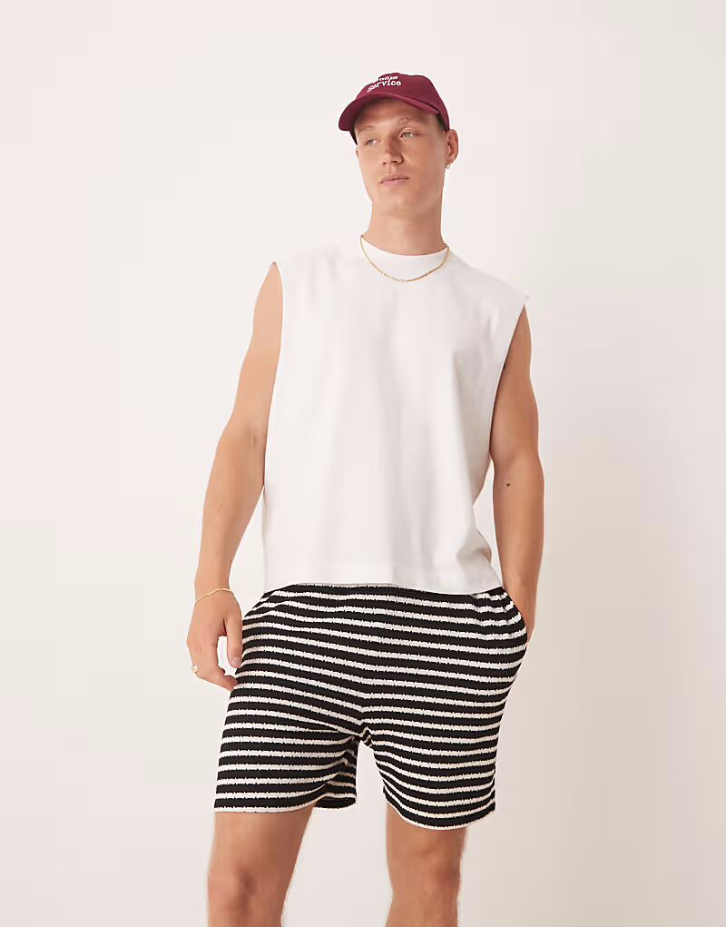 

Узкие шорты ASOS DESIGN шириной 12 см с черно-белой полоской