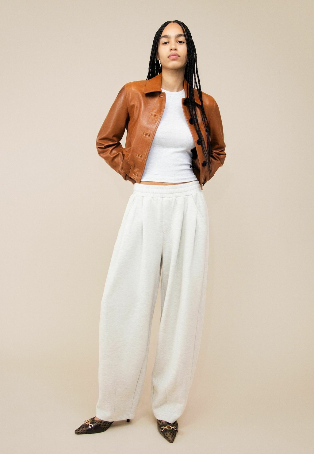 

Спортивные брюки PLUSH VOLUMINOUS Bershka, темно-серый