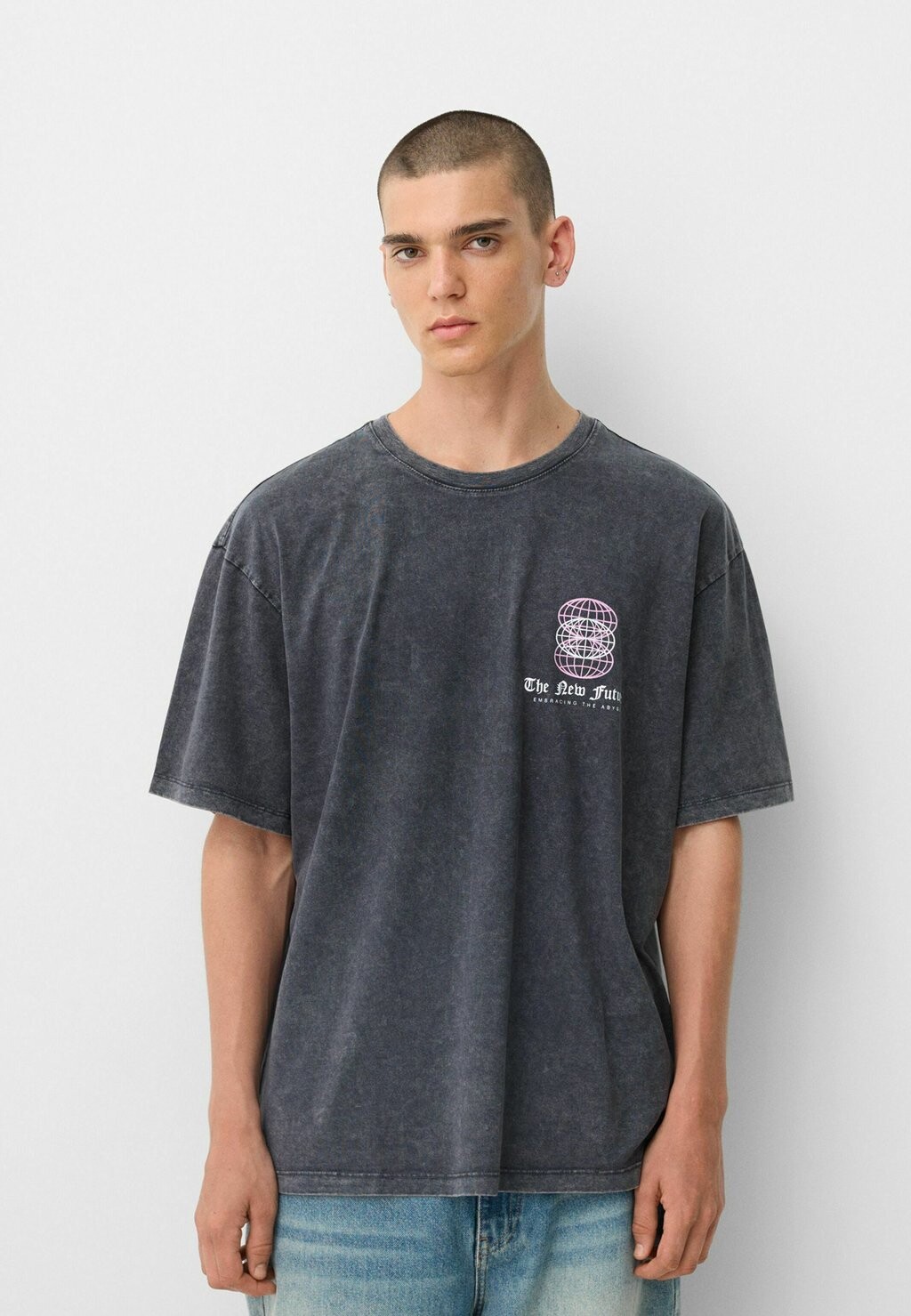 

Футболка с принтом SHORT SLEEVE Bershka, серый