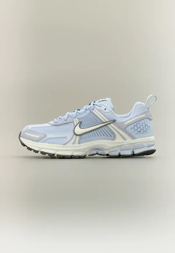 Кроссовки Nike Sportswear Vomero 5, футбольный серый/вершинный белый/карандашный острие