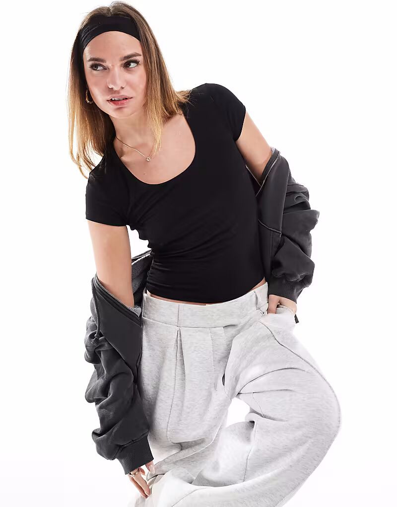 

Топ Byron с квадратным вырезом и короткими рукавами, черный цвет Cotton On