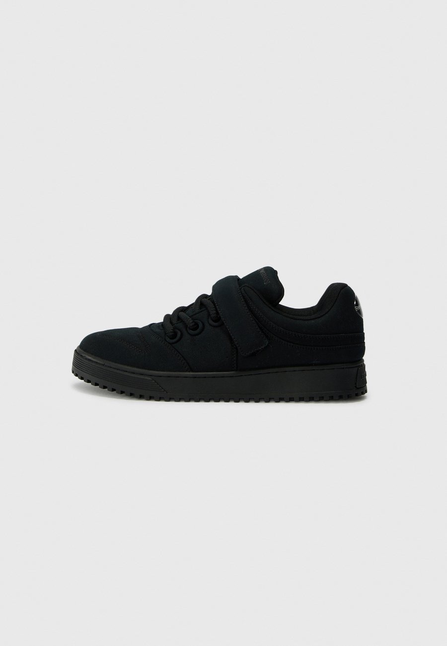 

Кроссовки Emporio Armani Trainers, Black