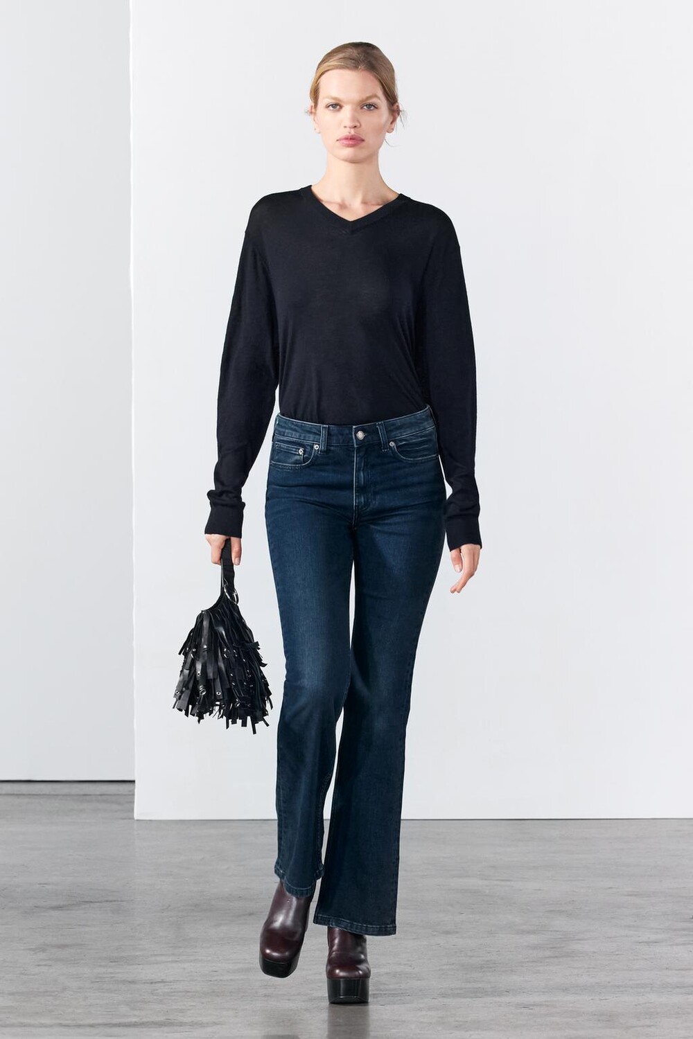 

Джинсы bootcut длинные со средней талией ZARA, цвет Faded blue
