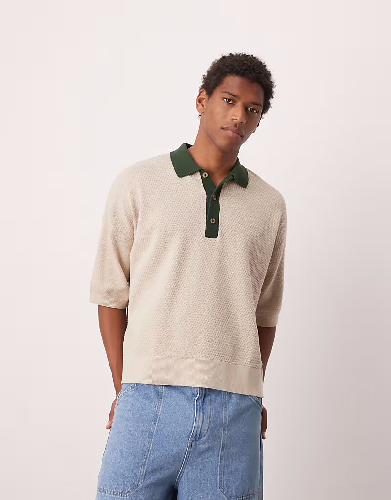 

ASOS DESIGN свободный крой трикотажного фактурного поло цвета экрю с контрастным воротником