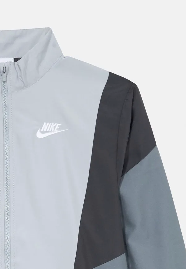 Спортивный костюм унисекс, спортивные штаны Nike Sportswear, Smoke Grey/Anthracite/White — фото 4